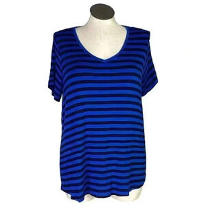 Evri Tee Shirt Top Women 1X Blue Striped Modern Tee V Neck Short Sleeves Stretch
